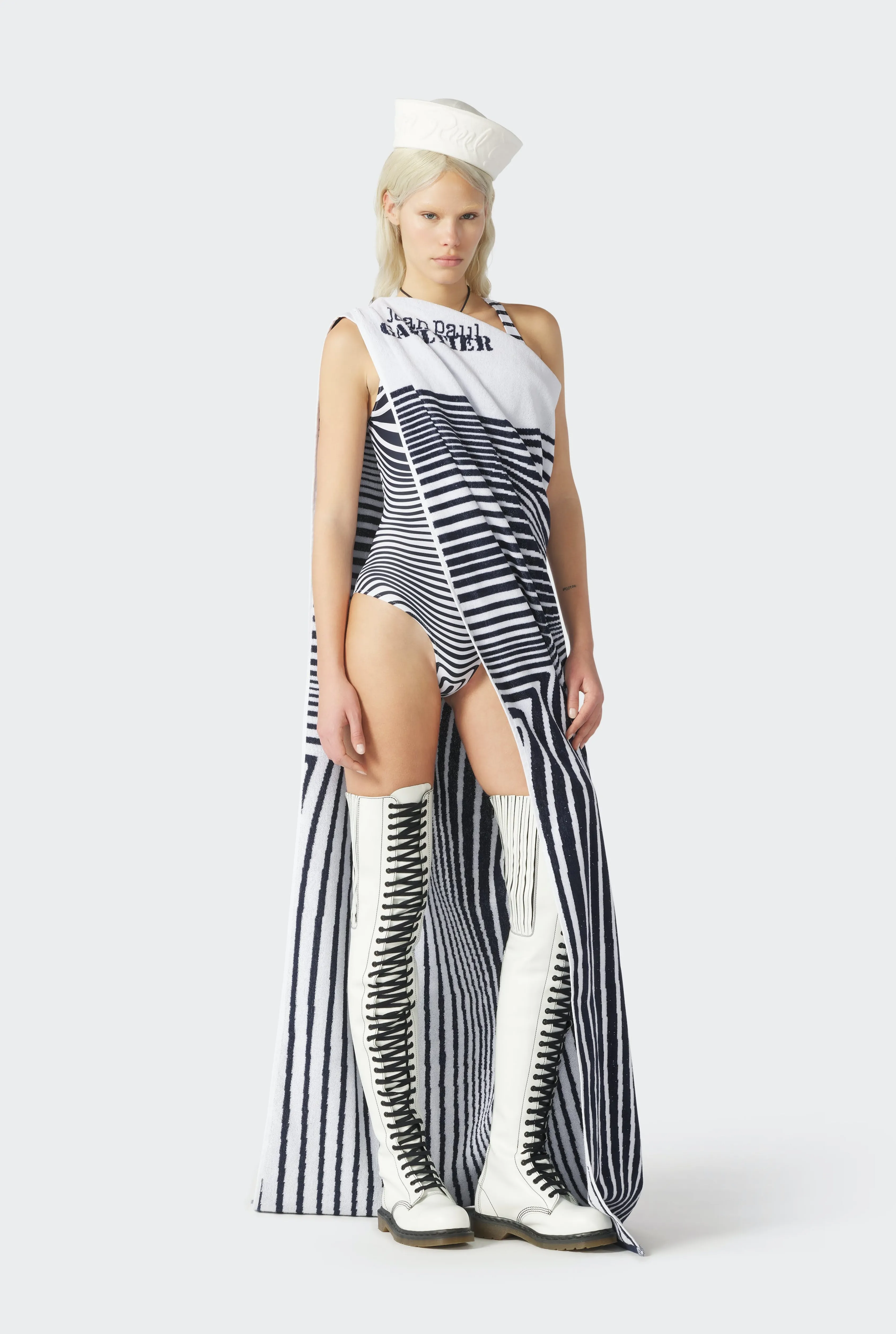 Jean Paul The Body Morphing Towel White/Navy Shop